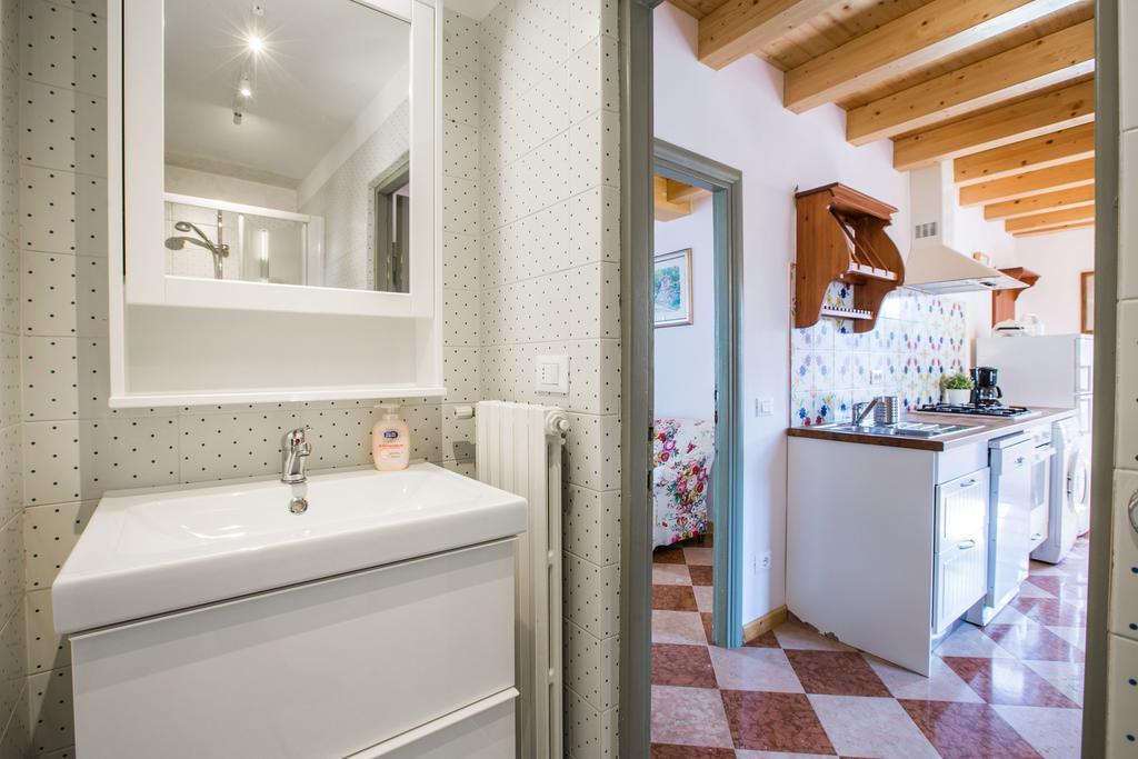 Le Camerine Apartment Water Front Toscolano Maderno Bagian luar foto