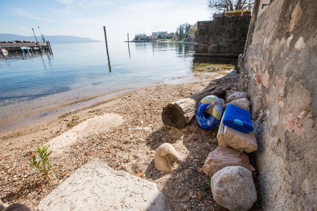 Le Camerine Apartment Water Front Toscolano Maderno Bagian luar foto